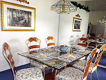 Elegant Dining Area with Mirrored Wall