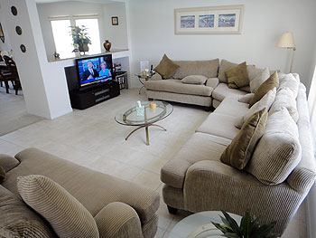 Family Room with 46in Flatscreen Cable HDTV