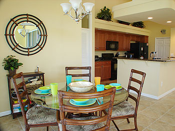 Fully-Equipped Designer Kitchen and Breakfast Nook