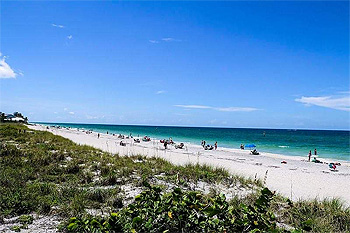 White beaches and infinite blue... less that 20 minutes away
